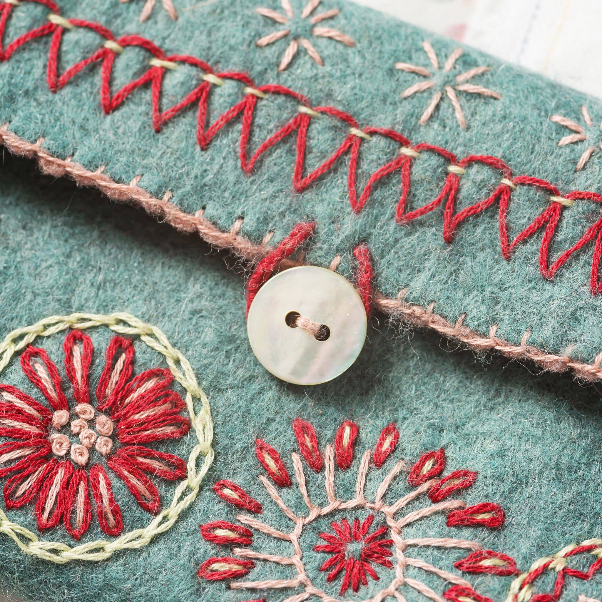 Corinne Lapierre Sewing Pouch Felt Craft Mini Kit