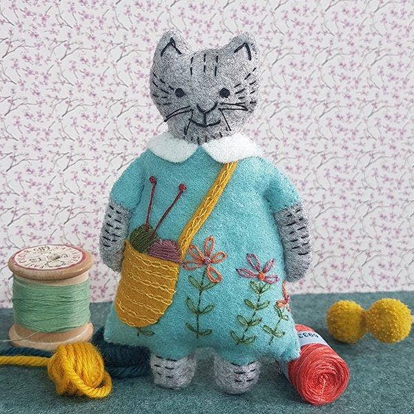 Corinne Lapierre Mrs. Cat Loves Knitting Felt Craft Mini Kit