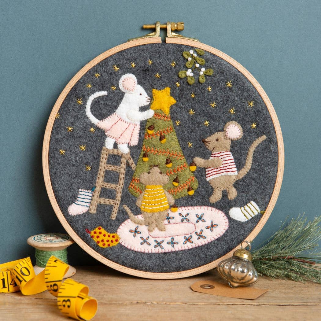 Corinne Lapierre Christmas with the Mouse Family Felt Appliqué Hoop Kit