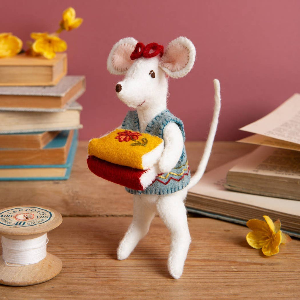 Corinne Lapierre Little Mouse The Librarian Felt Craft Mini Kit