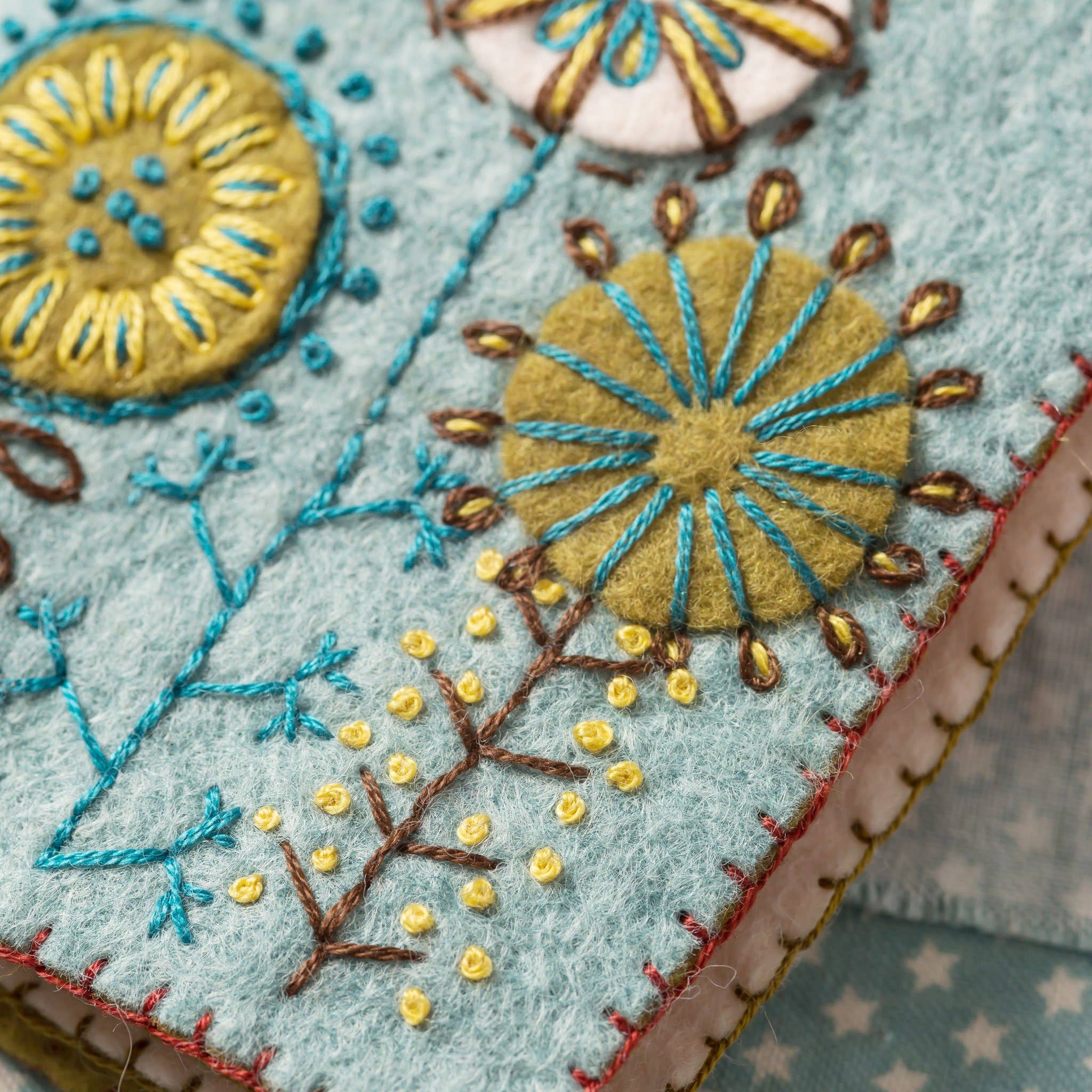 Corinne Lapierre Needle Case Felt Craft Mini Kit