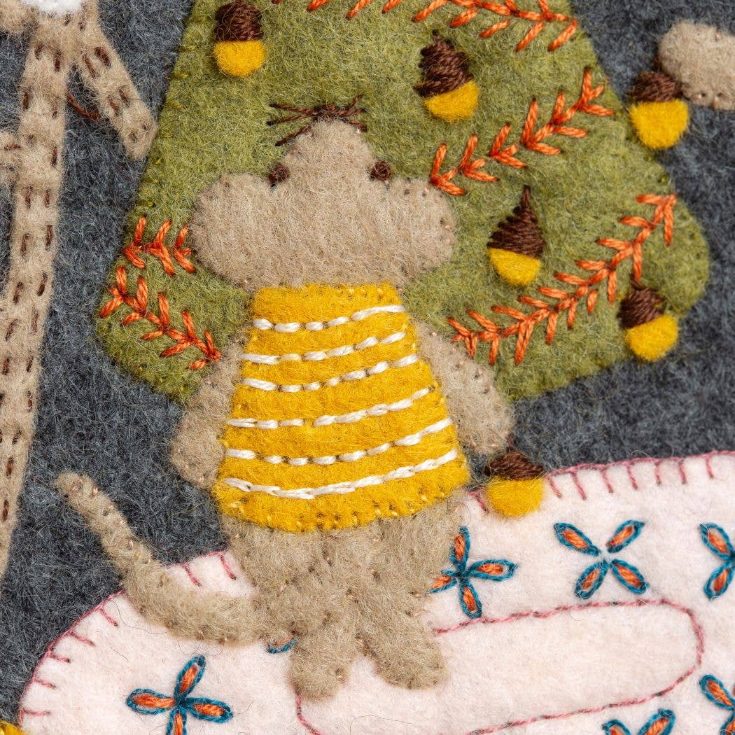 Corinne Lapierre Christmas with the Mouse Family Felt Appliqué Hoop Kit