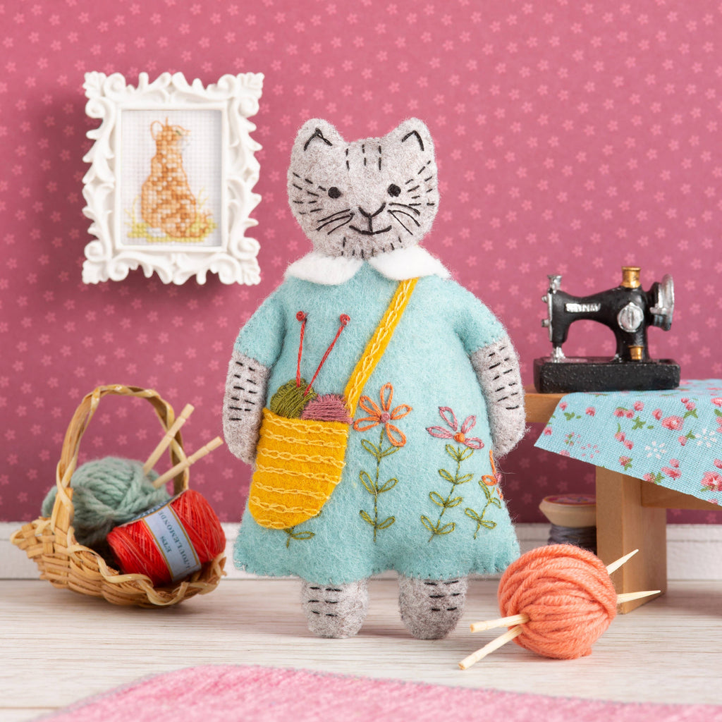 Corinne Lapierre Mrs. Cat Loves Knitting Felt Craft Mini Kit