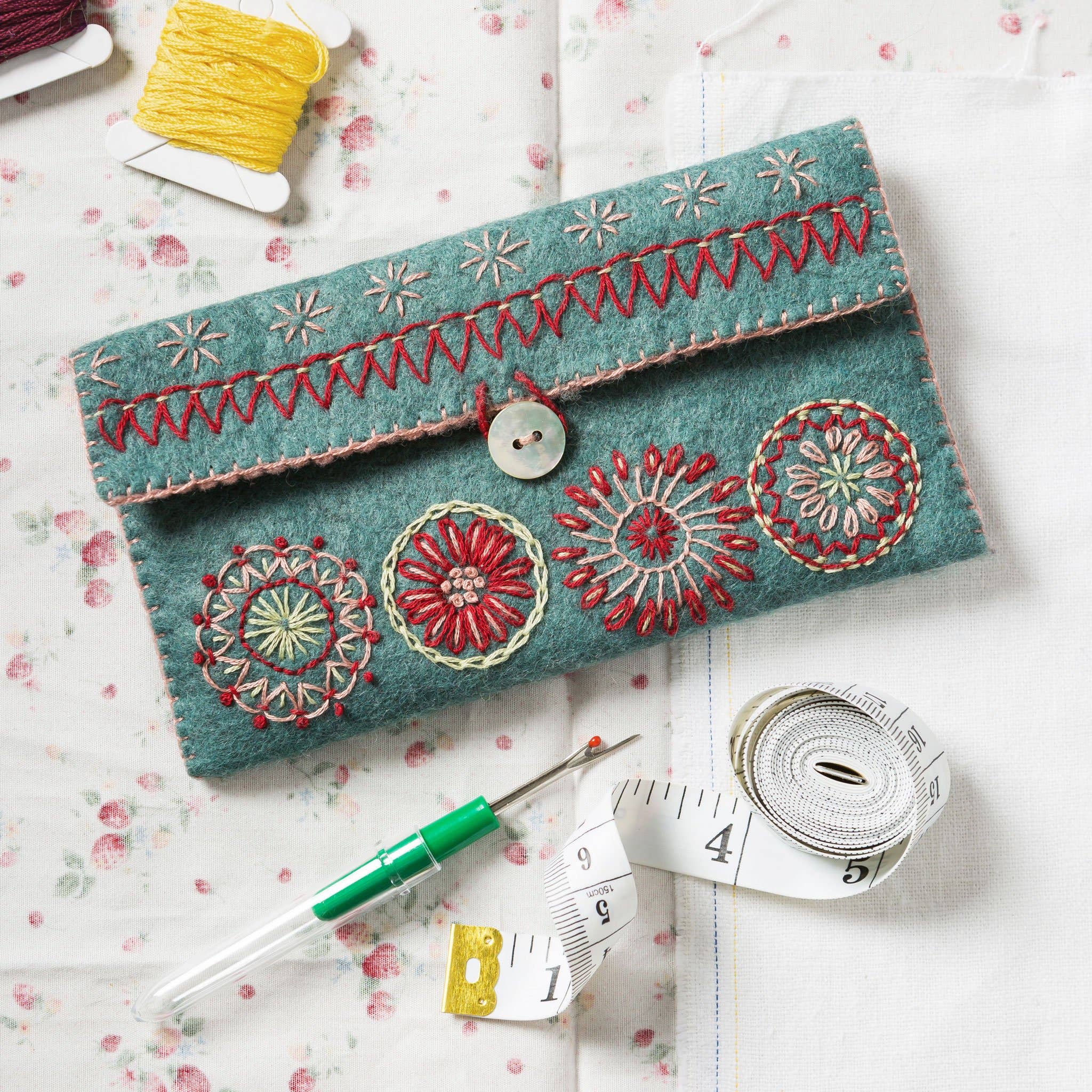 Corinne Lapierre Sewing Pouch Felt Craft Mini Kit