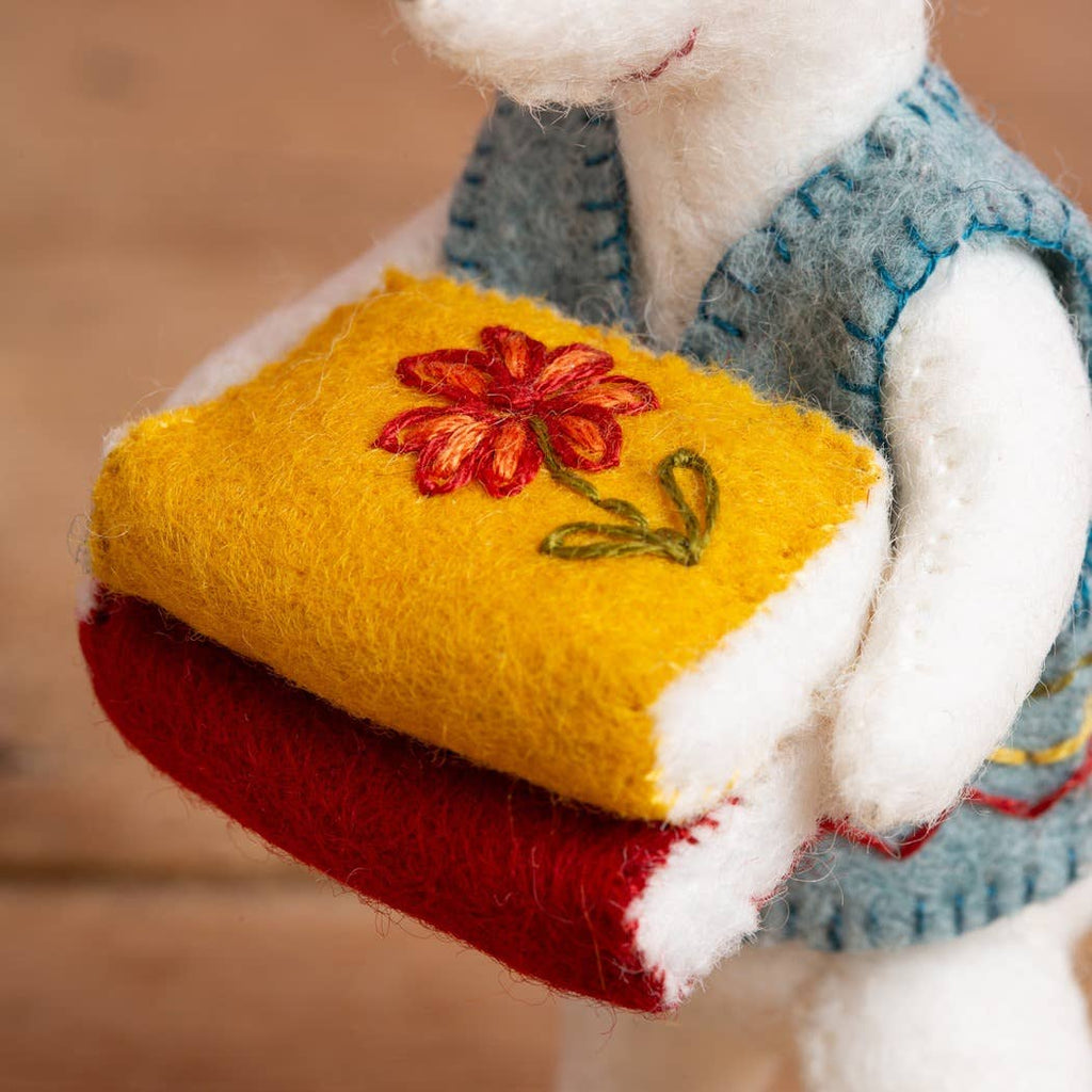 Corinne Lapierre Little Mouse The Librarian Felt Craft Mini Kit
