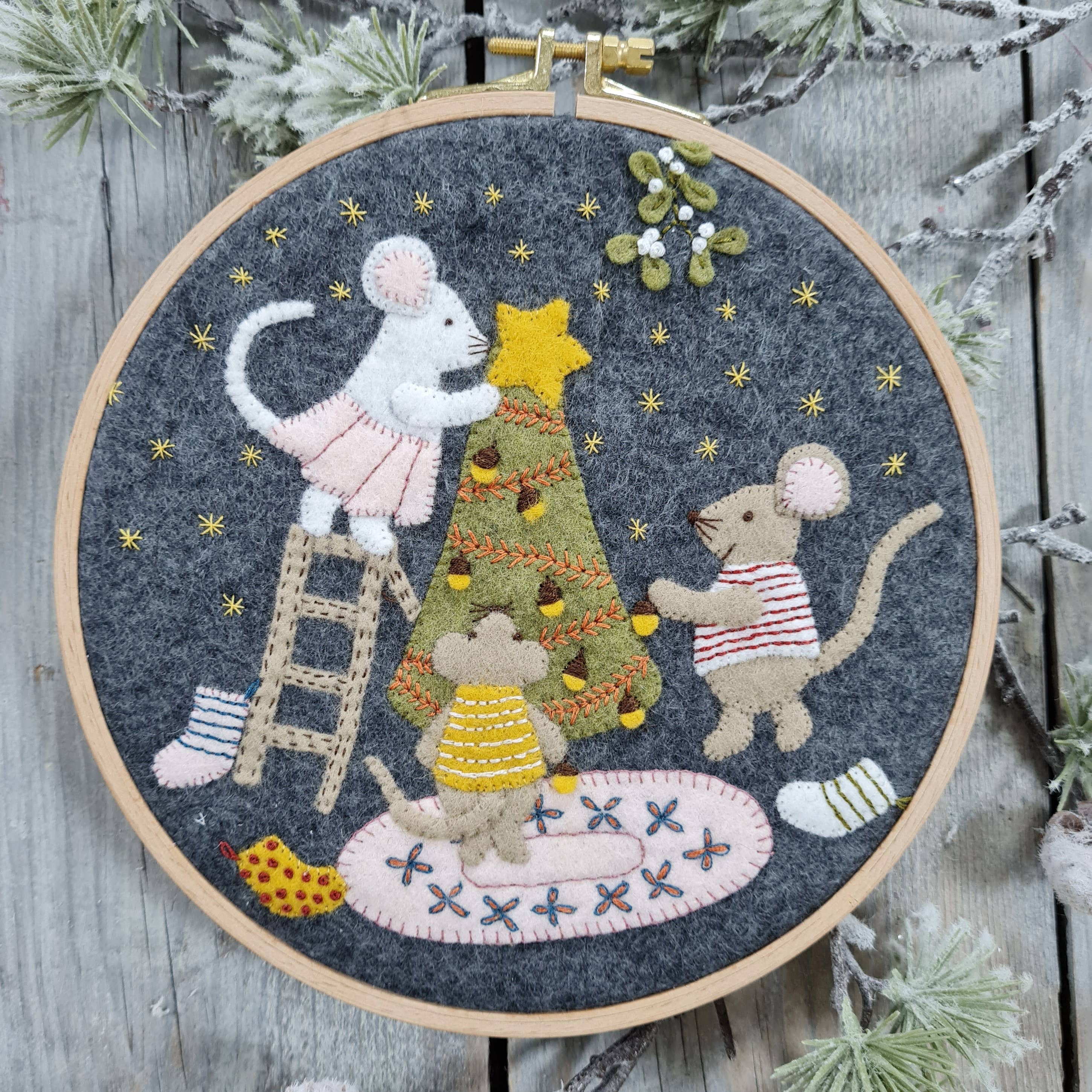 Corinne Lapierre Christmas with the Mouse Family Felt Appliqué Hoop Kit