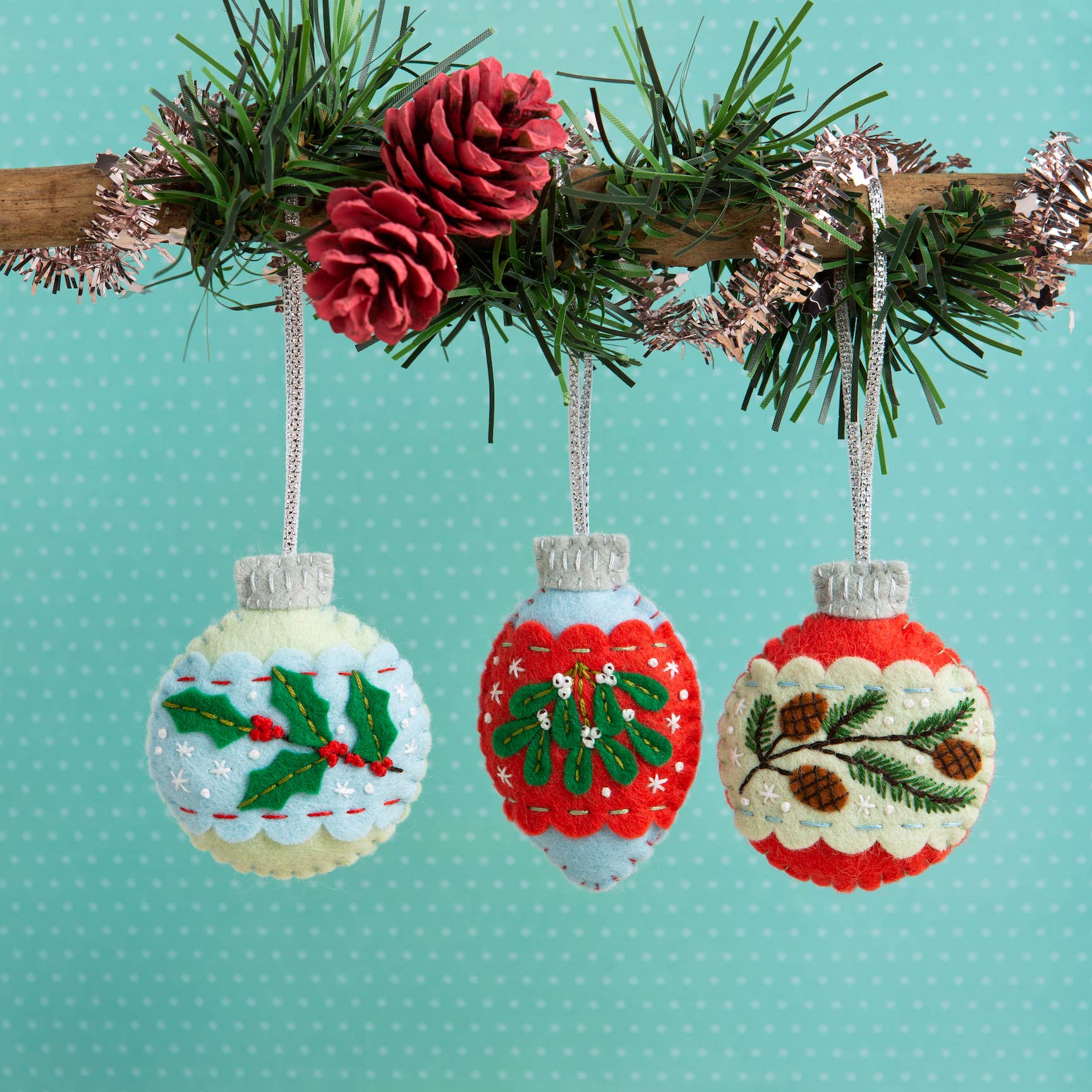 Hawthorn Handmade Christmas Baubles Felt Craft Kit | Christmas Craft Kit
